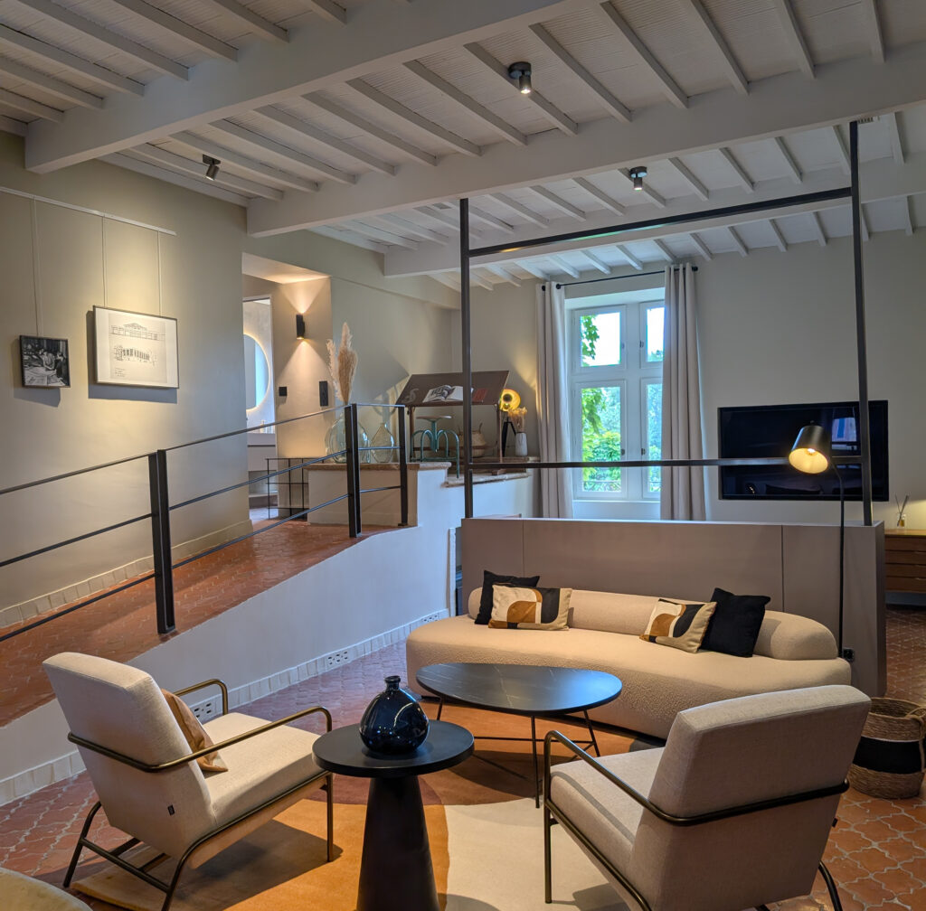 rénovation Maison d’hôtes du Château de Châteauneuf le Rouge Atelier Pouillon salon