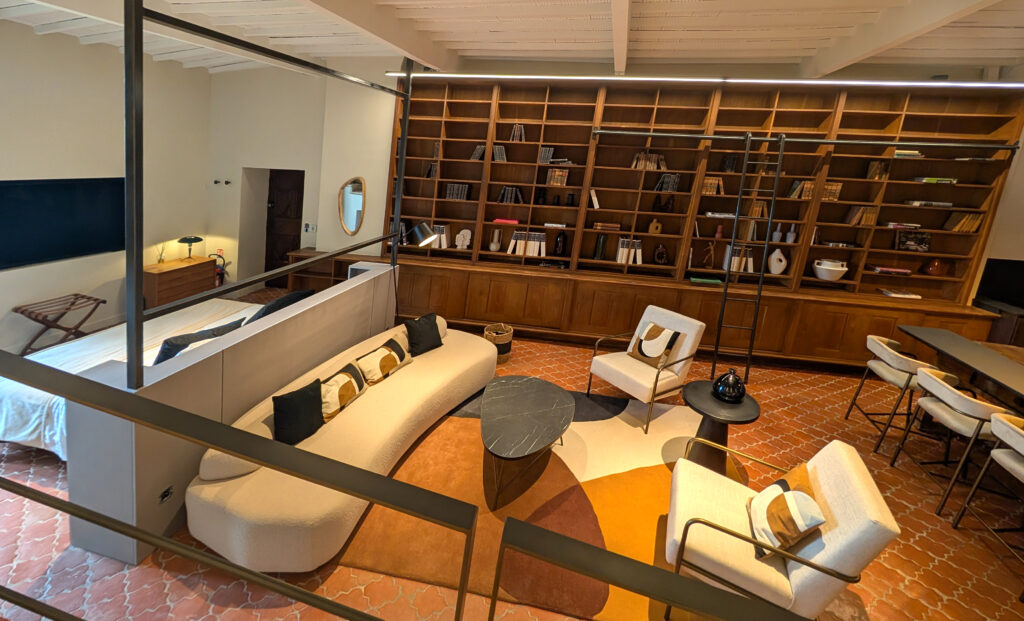 rénovation Maison d’hôtes du Château de Châteauneuf le Rouge Atelier Pouillon salon chambre bibliothèque