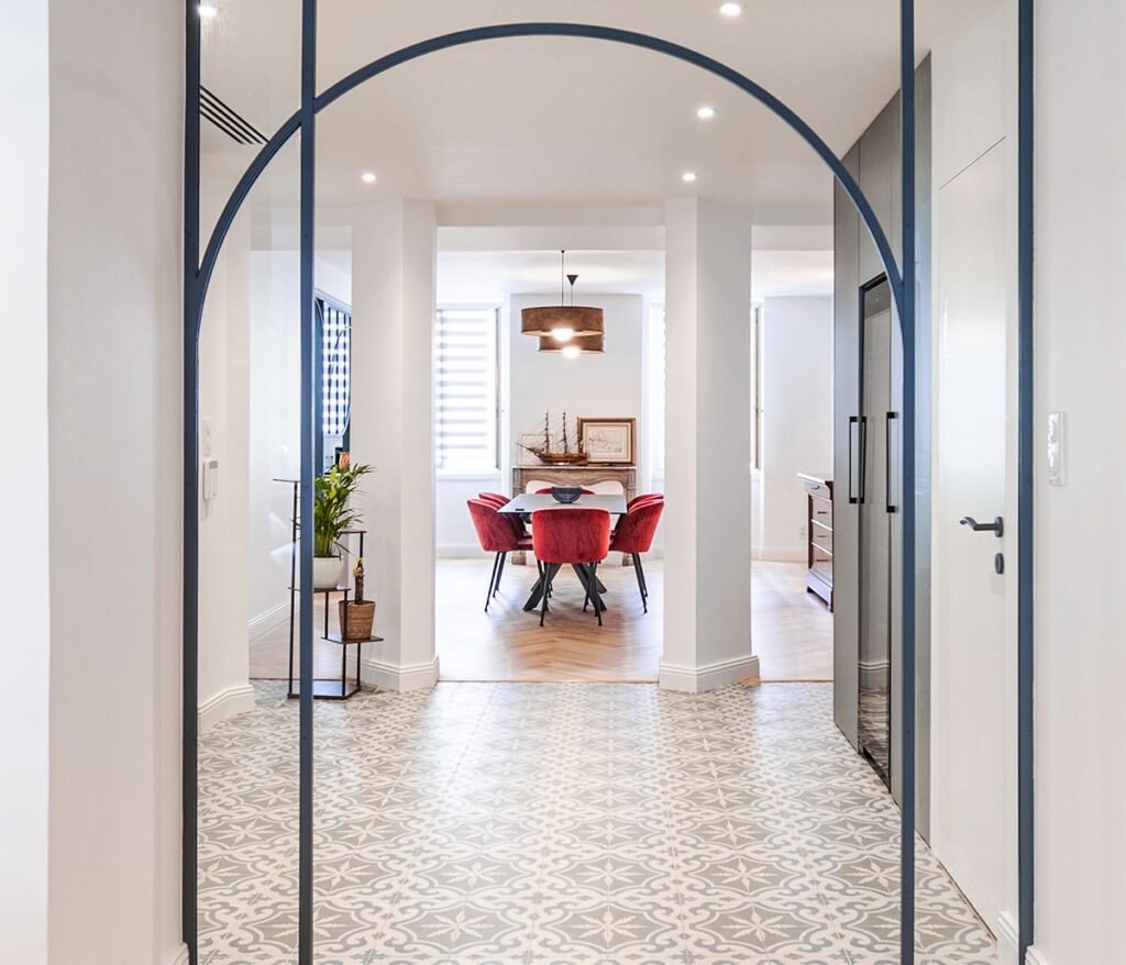 rénovation et restructuration à Toulon Appartement T salle-à-manger et verrière dessinée et conçue sur-mesure