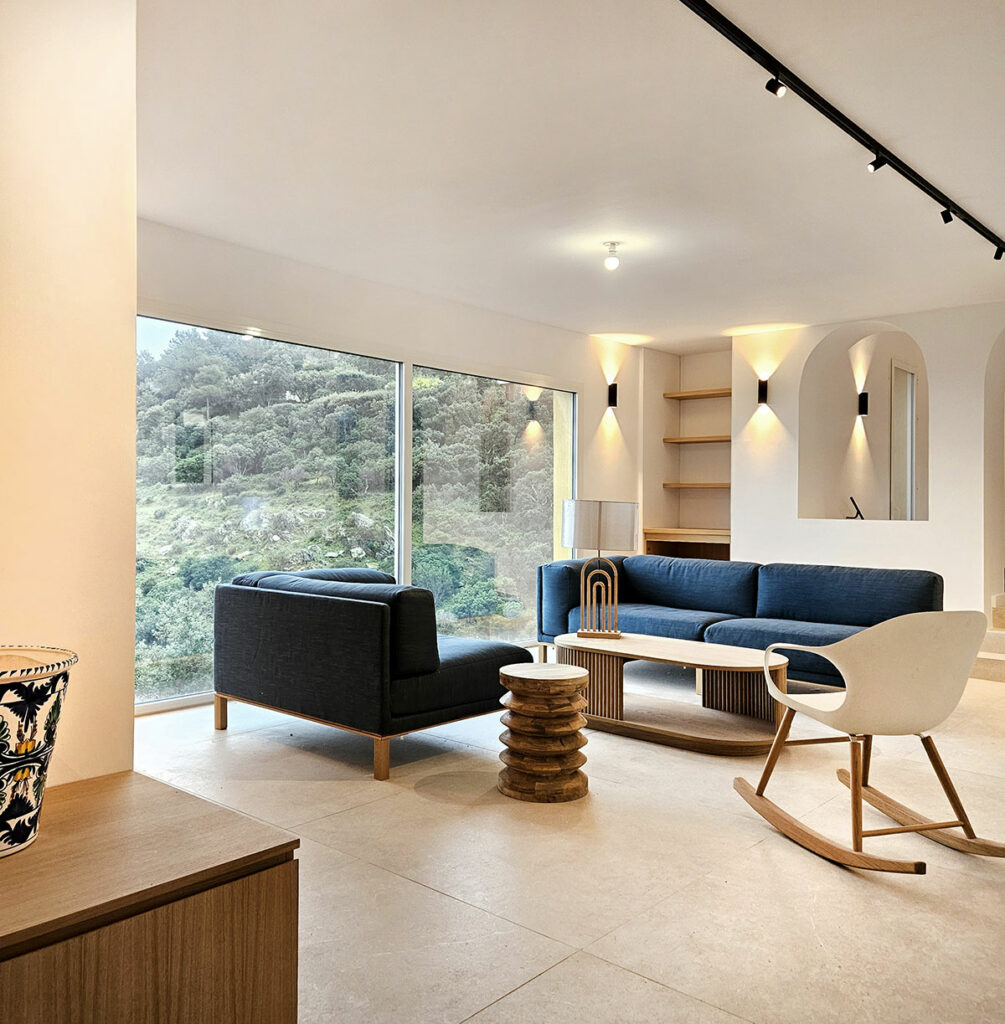 architecte d'interieur à Toulon villa M salon et baie vitrée sur la nature